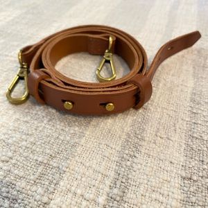 Madewell brown leather transport Crossbody shoulder strap.